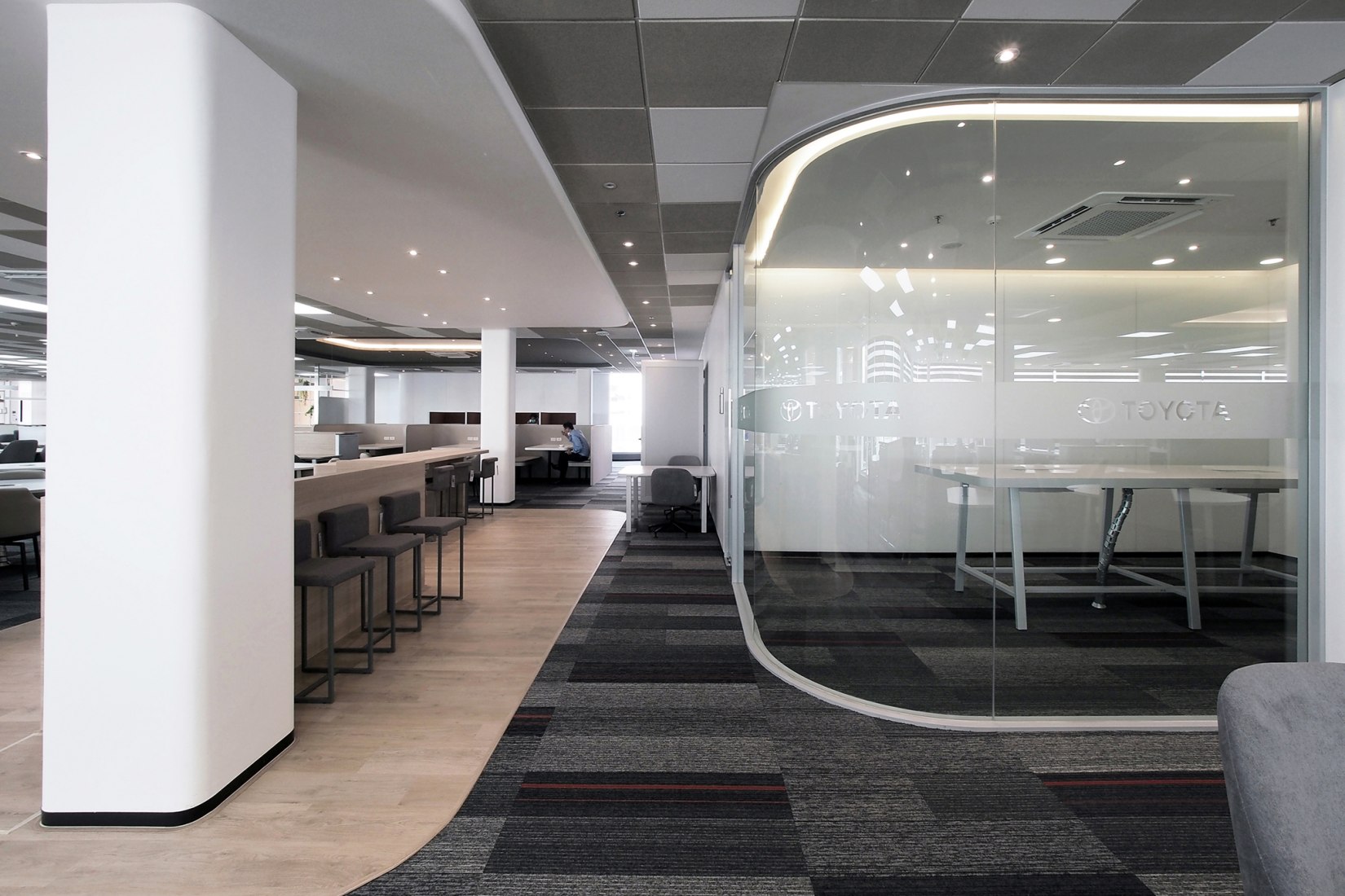 Toyota Thailand Marketing Complex by ASWA. Photograph by Phuttipan Aswakool.