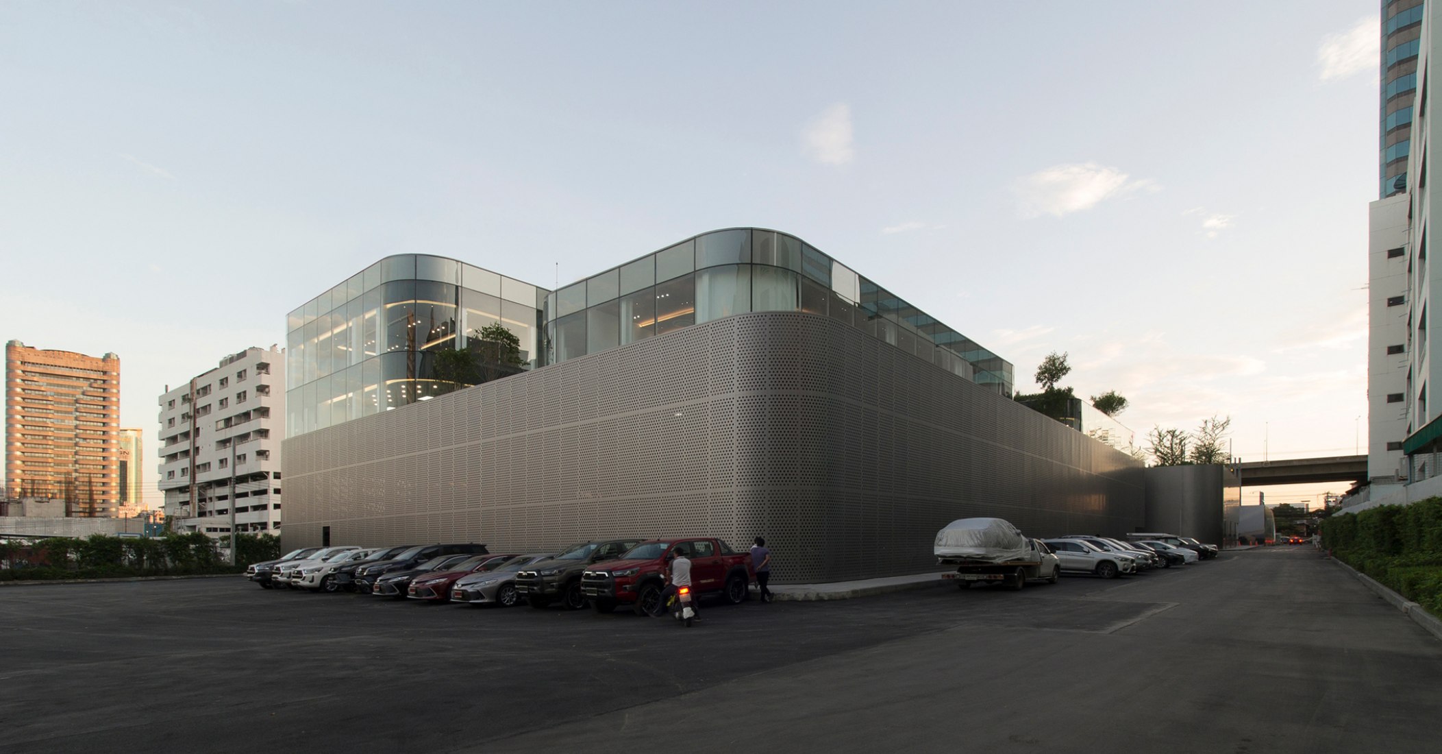 Toyota Thailand Marketing Complex by ASWA. Photograph by Phuttipan Aswakool.