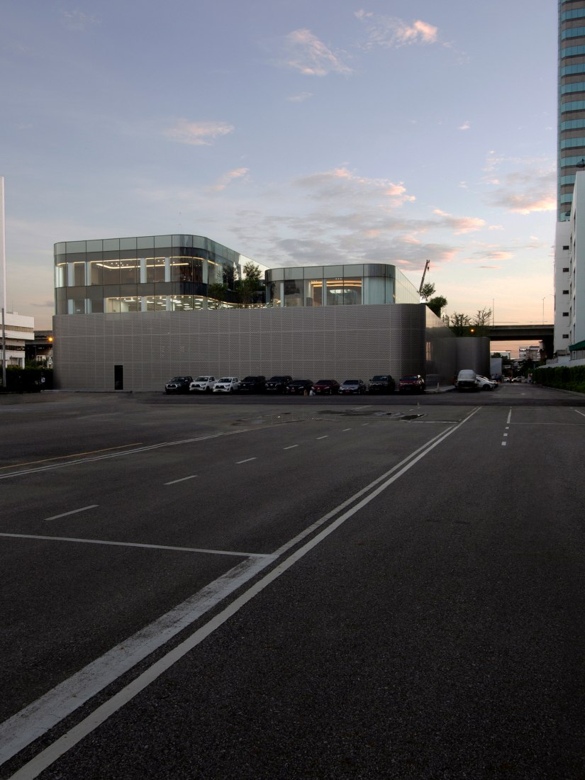 Toyota Thailand Marketing Complex by ASWA. Photograph by Phuttipan Aswakool.