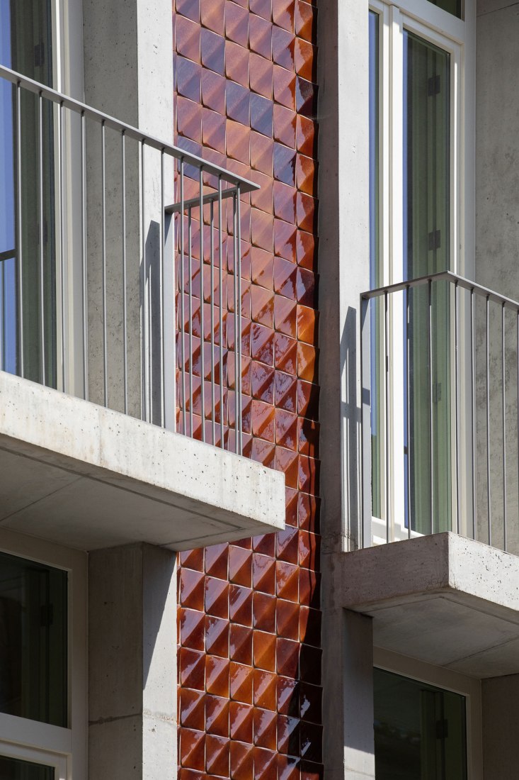 General Silveira Building by Atelier Tiago Antero. Photograph by José Campos.