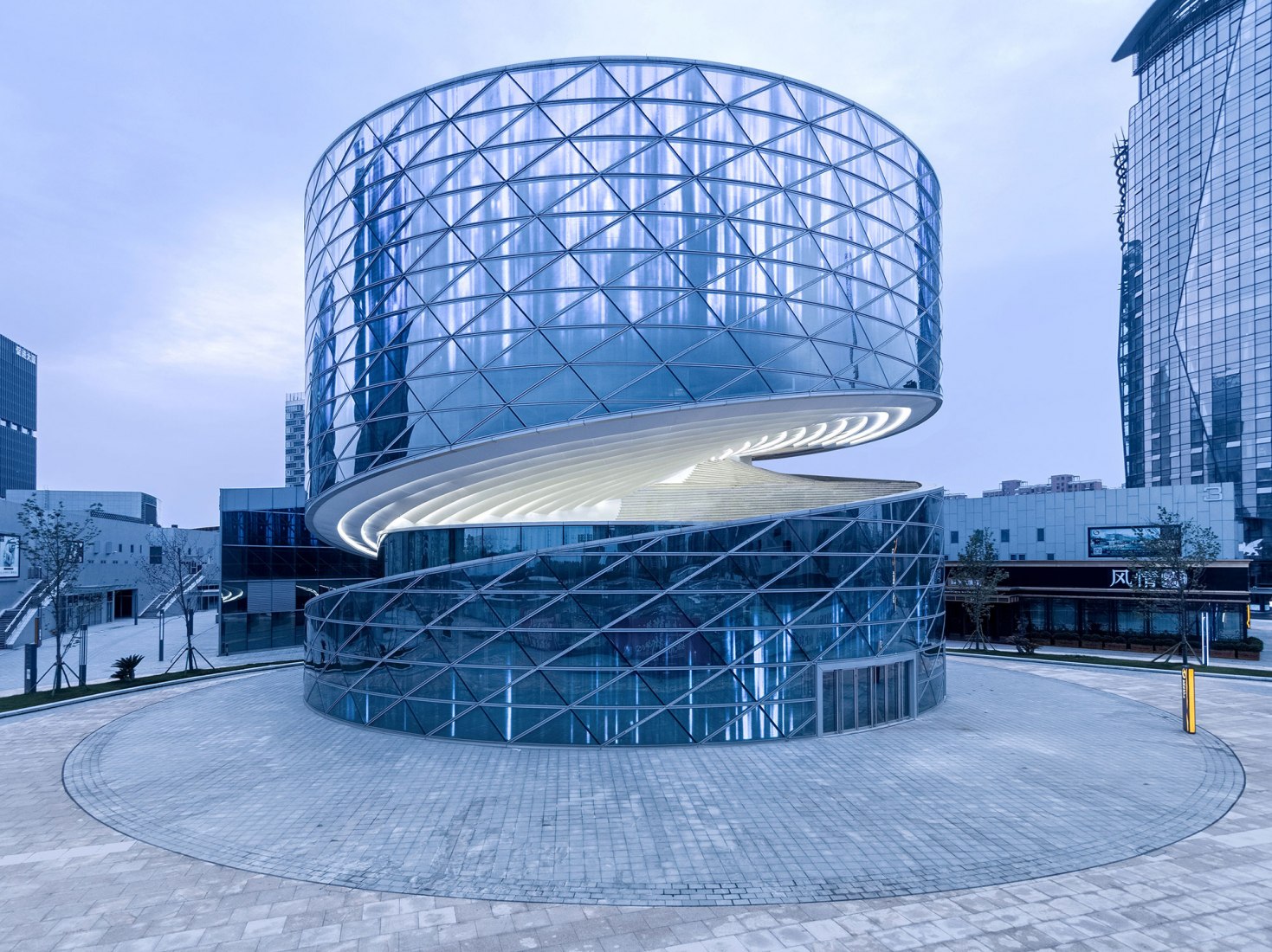 Visualización exterior. Heli-stage, el nuevo epicentro del complejo comercial CTC por Studio ATAH. Cortesía de Studio ATAH