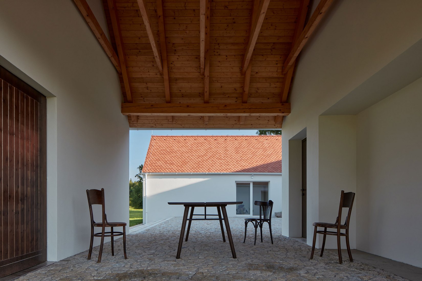 Casa familiar de Bohemia del sur por Atelier 111 Architekti. Fotografía por BoysPlayNice.