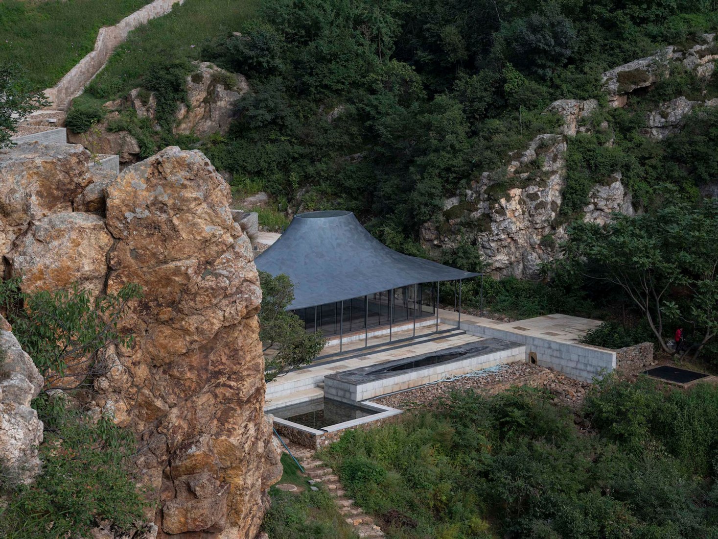 Golden Ridge Upper-cloister in Aranya Golden Mountain by Atelier Deshaus. Photograph by Fangfang Tian