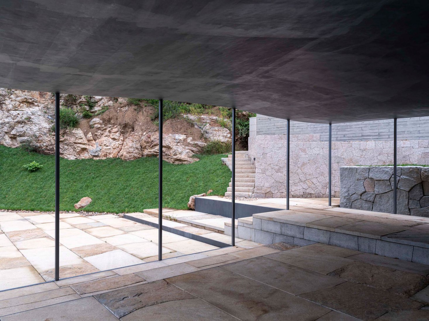 Golden Ridge Upper-cloister in Aranya Golden Mountain by Atelier Deshaus. Photograph by Fangfang Tian