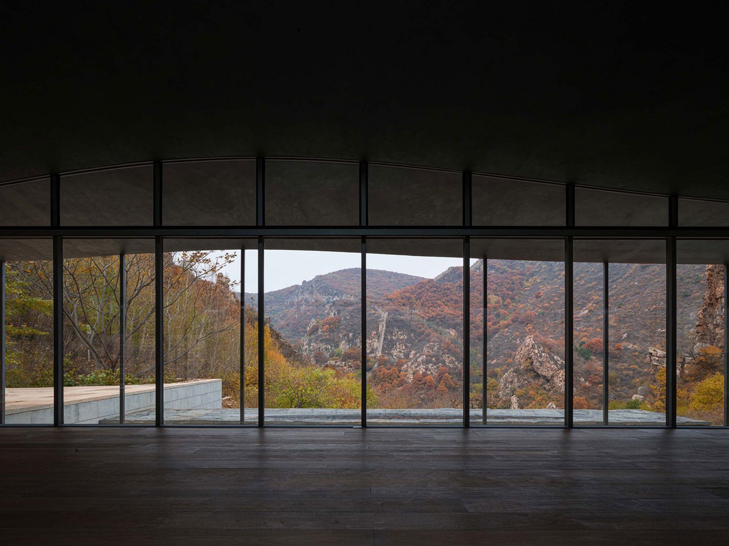 Golden Ridge Upper-cloister in Aranya Golden Mountain by Atelier Deshaus. Photograph by Shengliang Su.