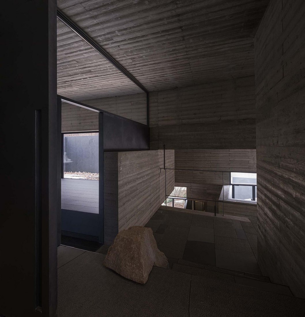 Golden Ridge Upper-cloister in Aranya Golden Mountain by Atelier Deshaus. Photograph by Shengliang Su.