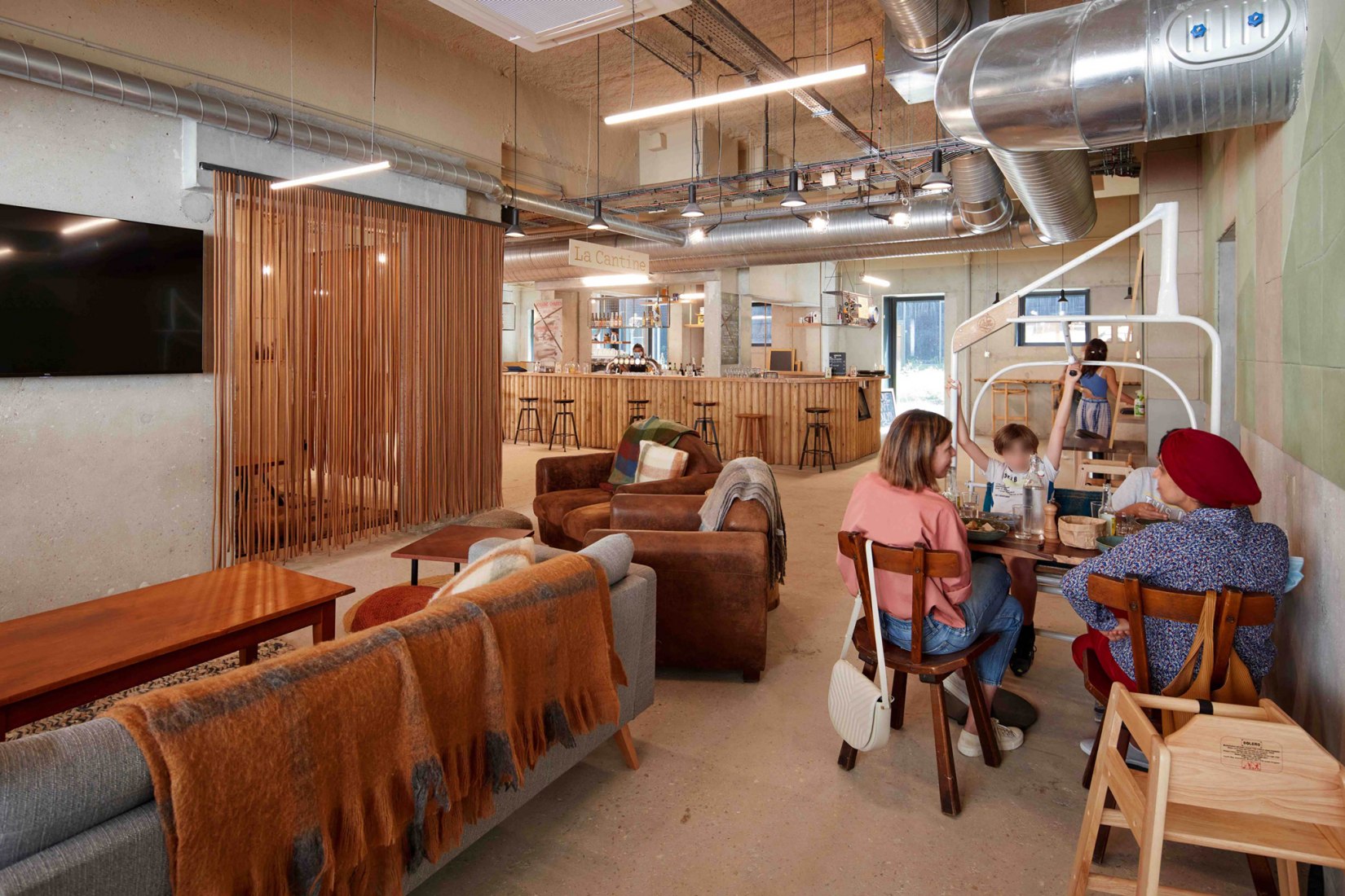 Restructuring of the Vieux Pont de Sèvres public passageways and climbing complex by Atelier du Pont. Photograph by Frédéric Delangle.