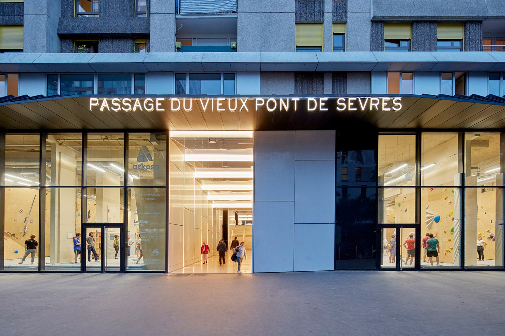 Restructuring of the Vieux Pont de Sèvres public passageways and climbing complex by Atelier du Pont. Photograph by Frédéric Delangle.