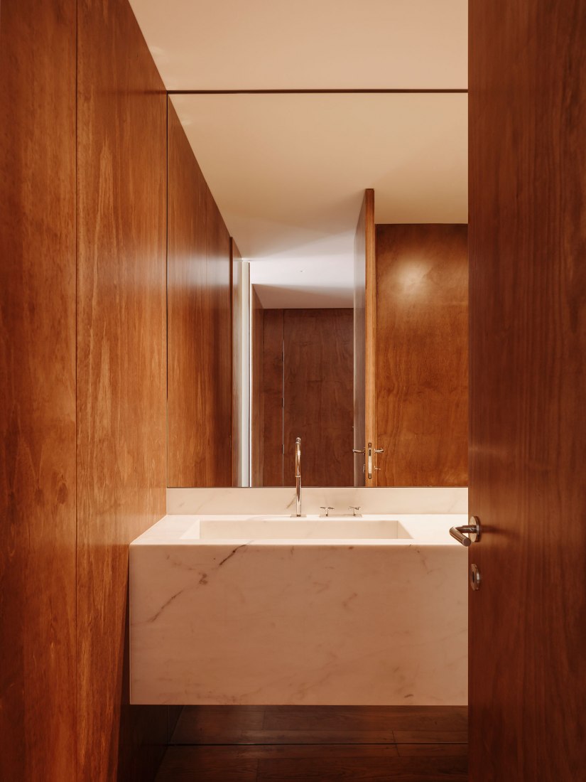 João Soares - penthouse renovation by Atelier José Andrade Rocha. Photograph by Hugo Santos Silva.