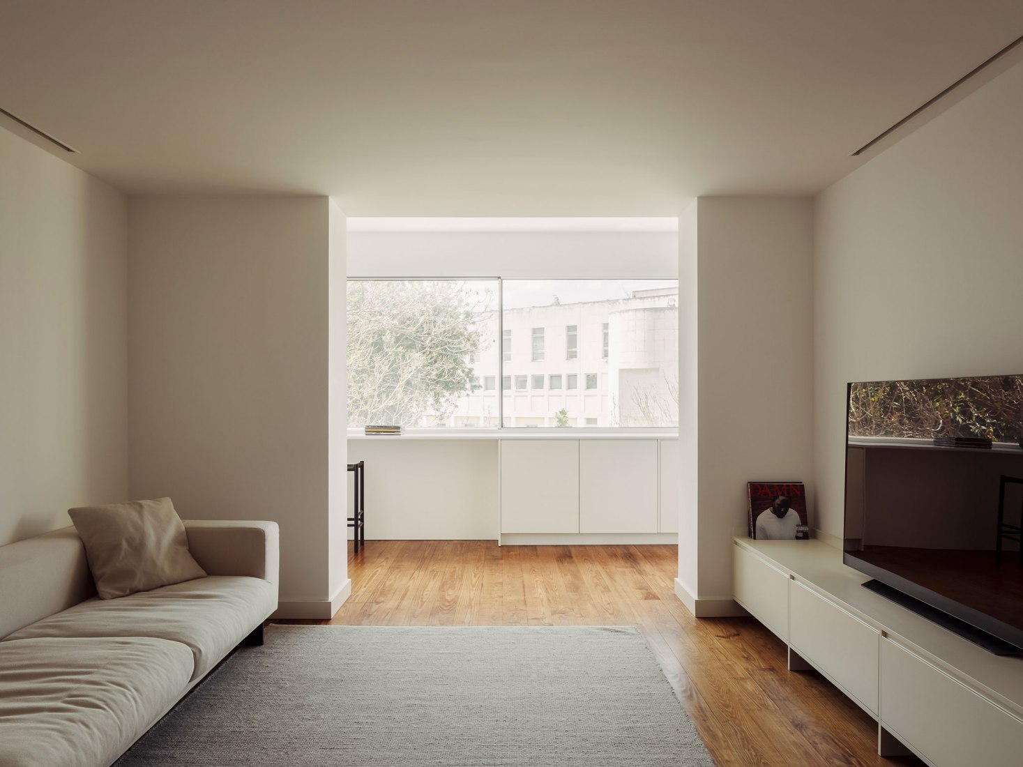 João Soares - penthouse renovation by Atelier José Andrade Rocha. Photograph by Hugo Santos Silva.