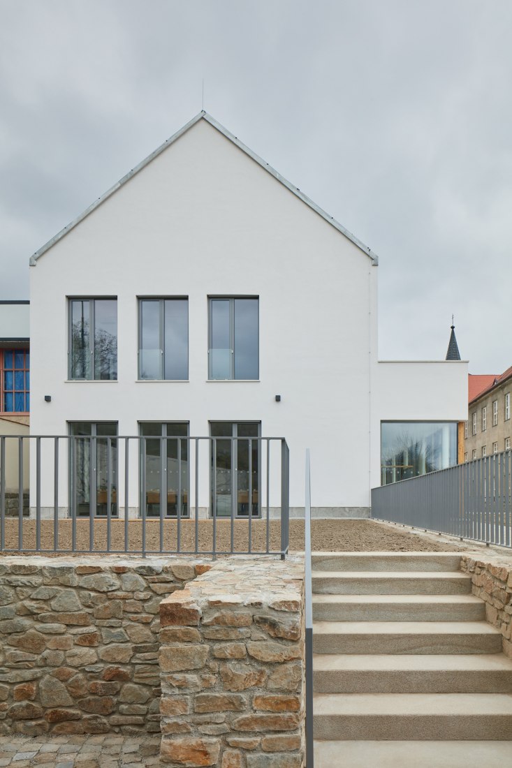 Extension of the Catholic Gymnasium in Třebíč by Atelier Tišnovka. Photograph by BoysPlayNice