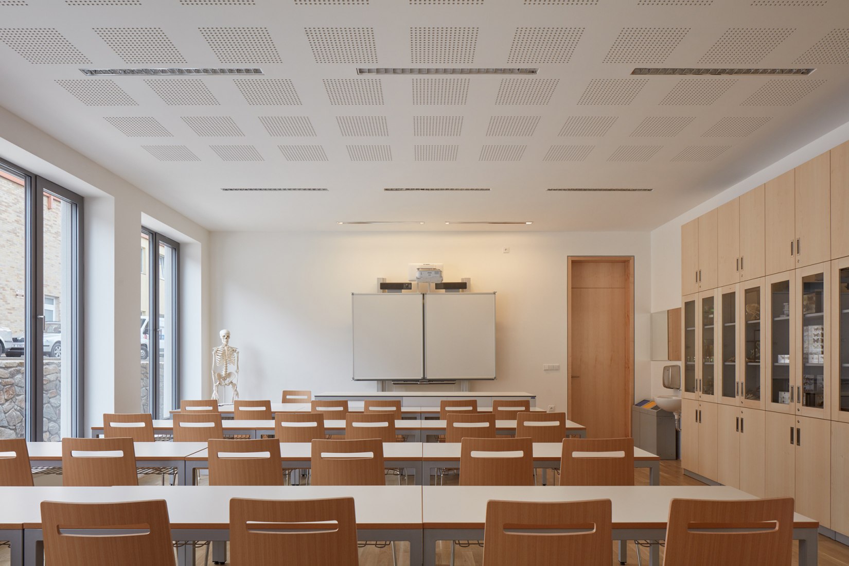 Extension of the Catholic Gymnasium in Třebíč by Atelier Tišnovka. Photograph by BoysPlayNice