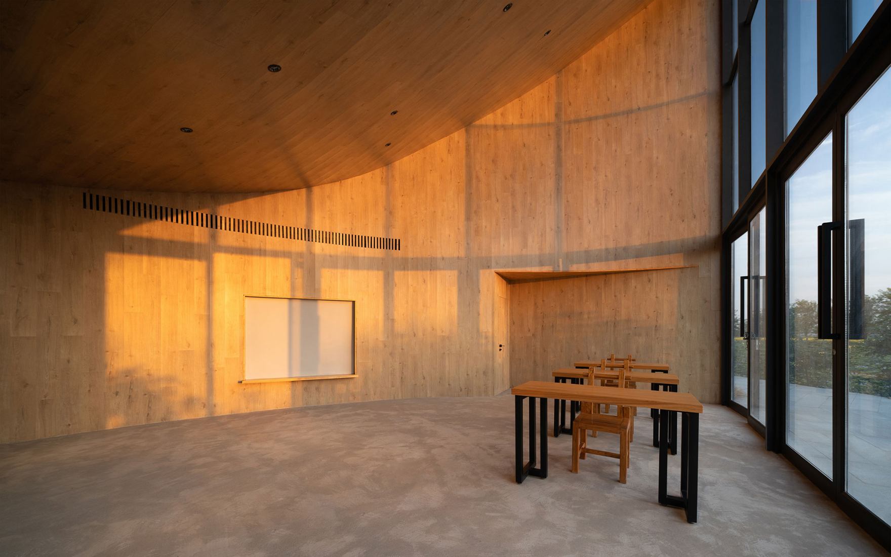 The Library in Ice-Chrysanthemum Field. Photograph by Zhang Chao.