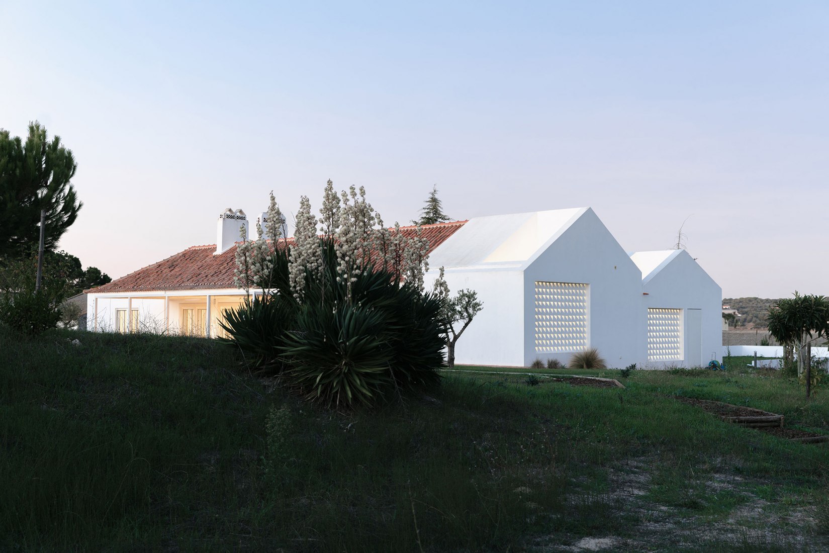 CASA MÃE por Atelier Data. Fotografía por Richard John Seymour.