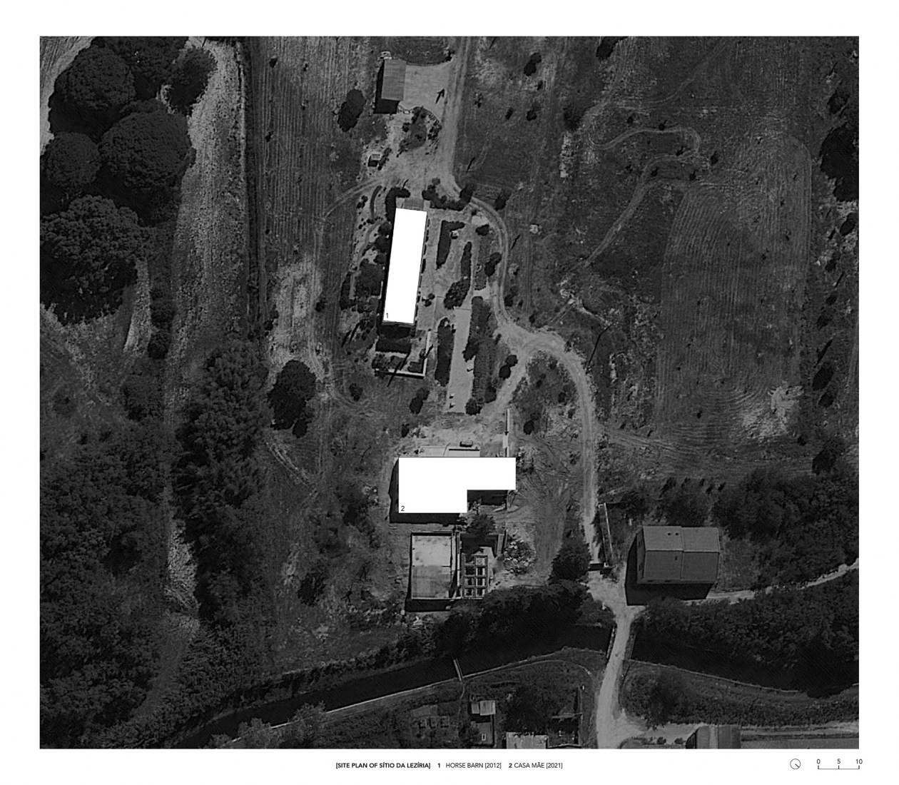 Imágen de situación. CASA MÃE por Atelier Data. Fotografía por Richard John Seymour.