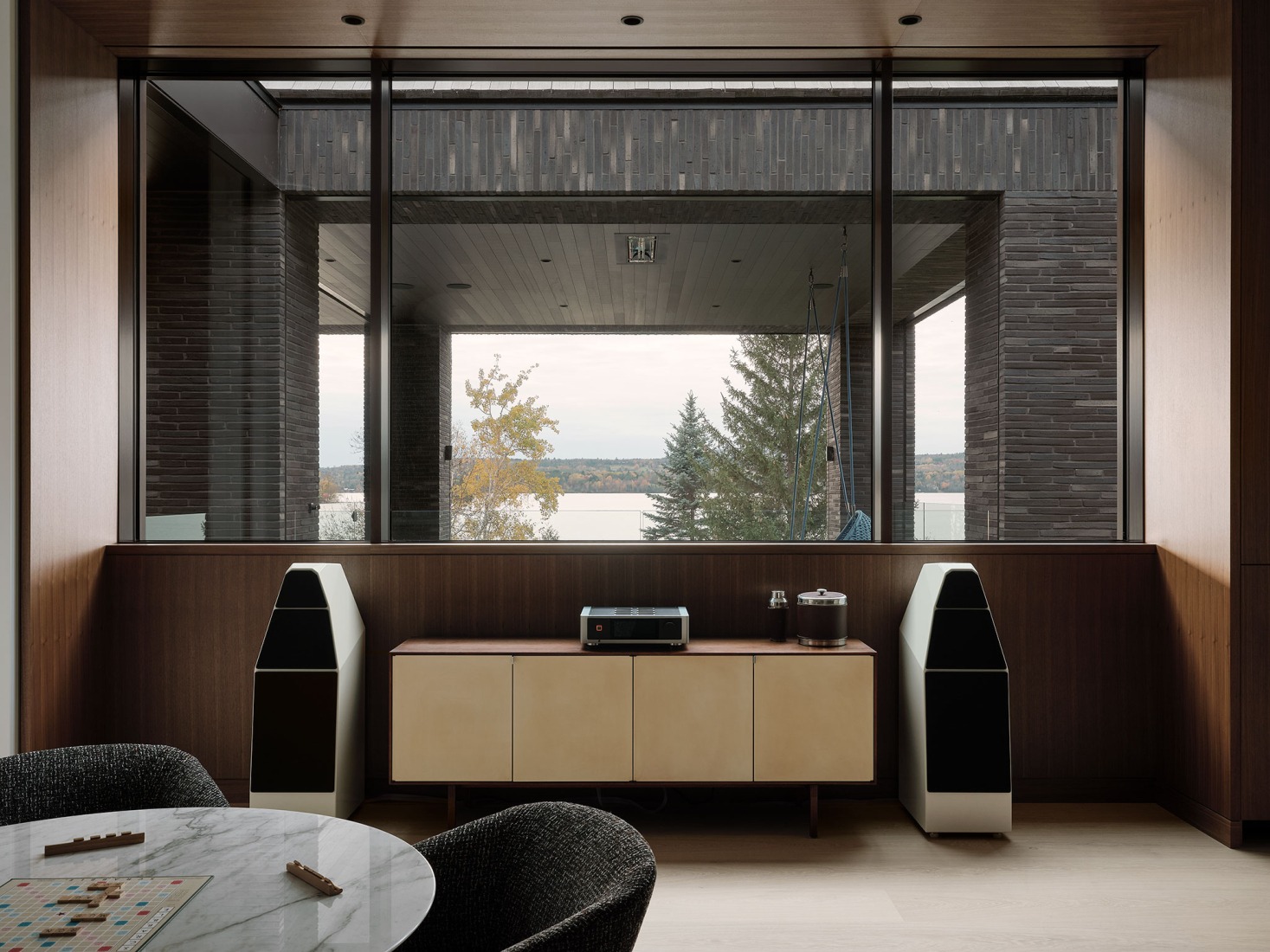 Residencia Lakeside Gallery por Atelier Échelle. Fotografía por Maxime Brouillet.
