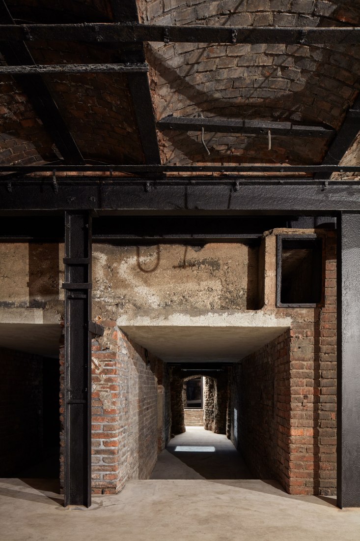 Sótano. Reconversión de la Boiler House por Atelier Hoffman. Fotografía © Jakub Skokan and Martin Tůma / BoysPlayNice