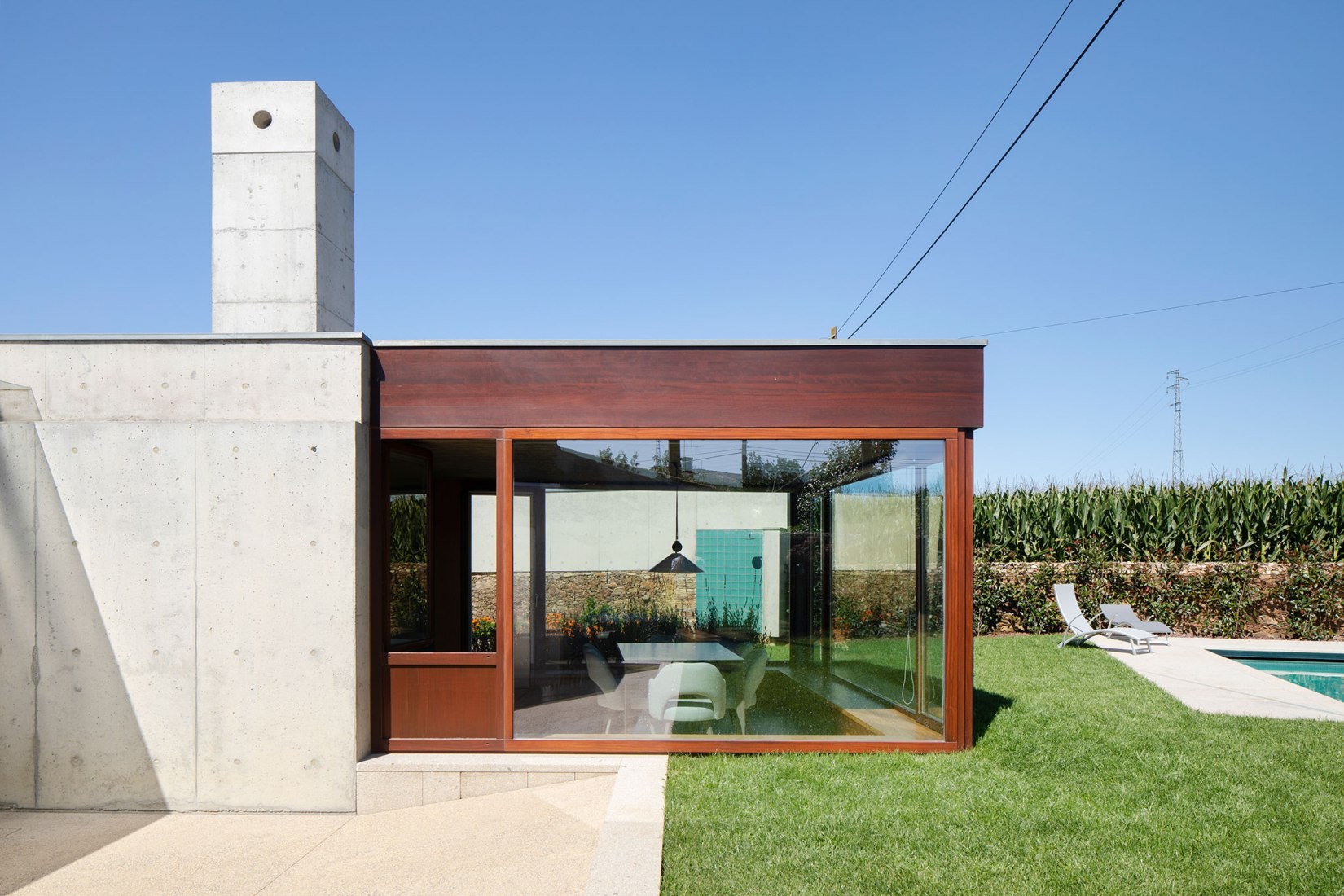 Casa Rates por ATELIERDACOSTA. Fotografía por Tiago Casanova.