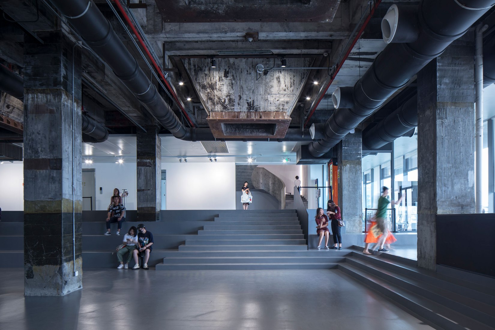 Museo de arte moderno de Shanghai por Atelier Deshaus. Fotografía por Tian Fangfang.