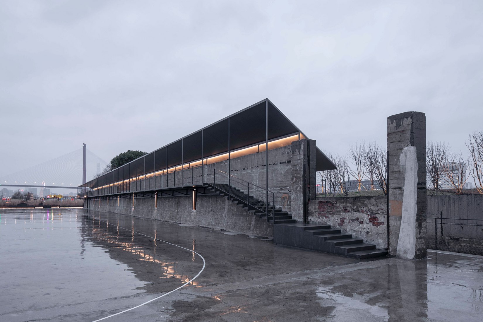 Pasaje junto al río por Atelier Deshaus. Fotografía por Tian Fangfang.