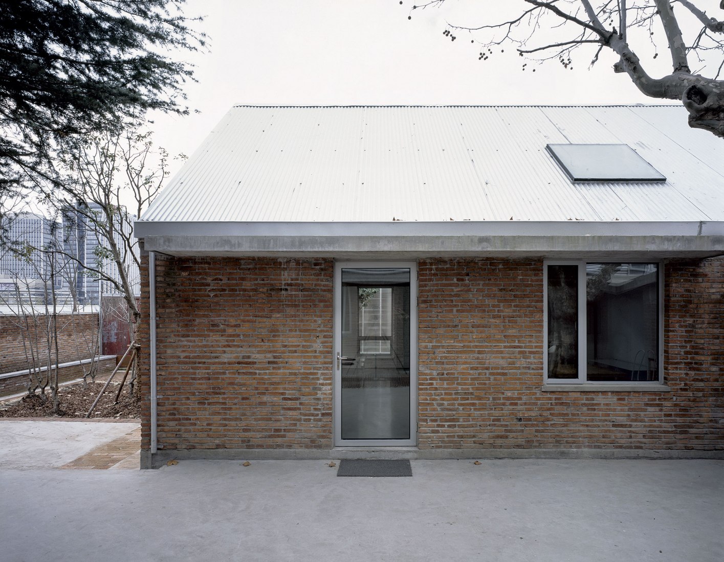 Atelier Deshaus Office en West Bund por Atelier Deshaus. Fotografía por Hao Chen.