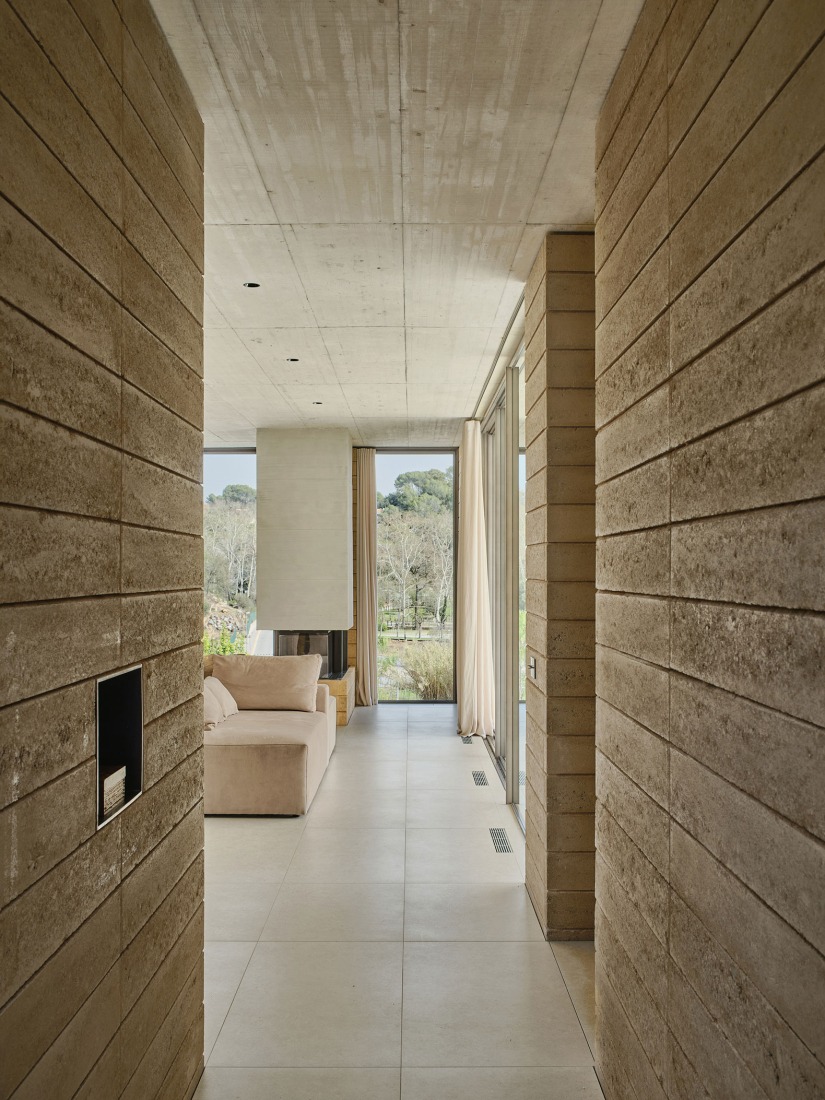 Casa Artiga by Atheleia Arquitectura. Photograph by Adrià Goula.