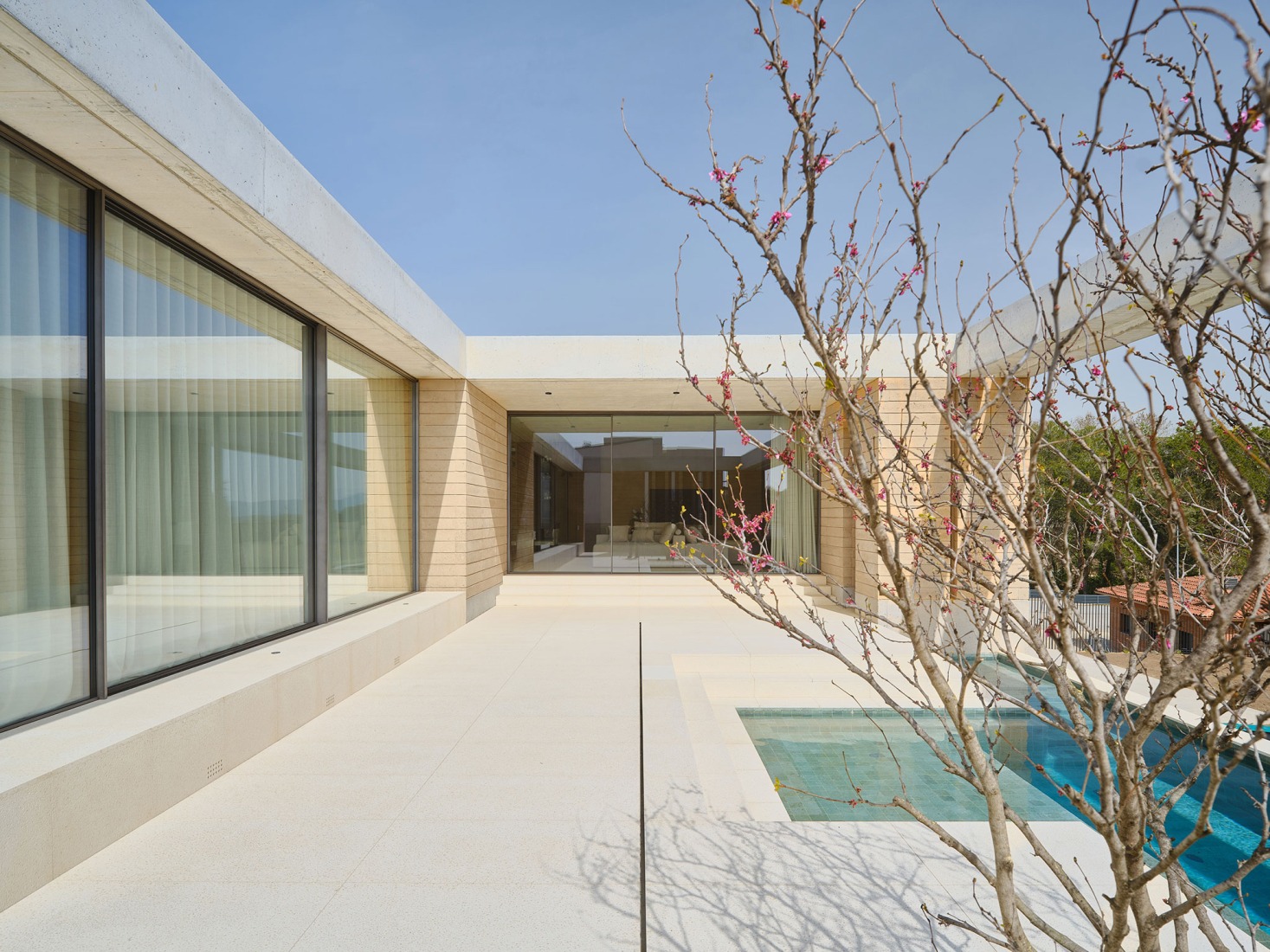 Casa Artiga by Atheleia Arquitectura. Photograph by Adrià Goula.