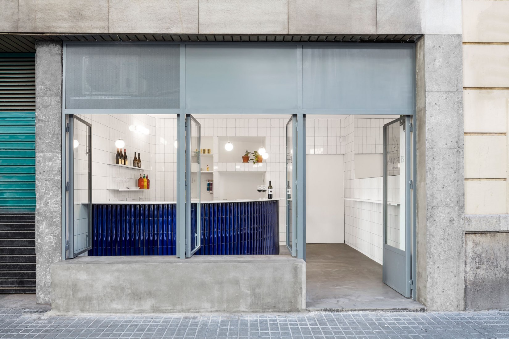 Atlantis gastrobar by Arantxa Manrique arquitectes. Photograph by Adriá Goula.