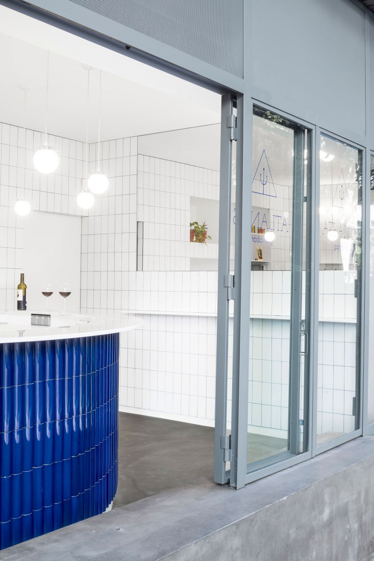 Atlantis gastrobar by Arantxa Manrique arquitectes. Photograph by Adriá Goula.