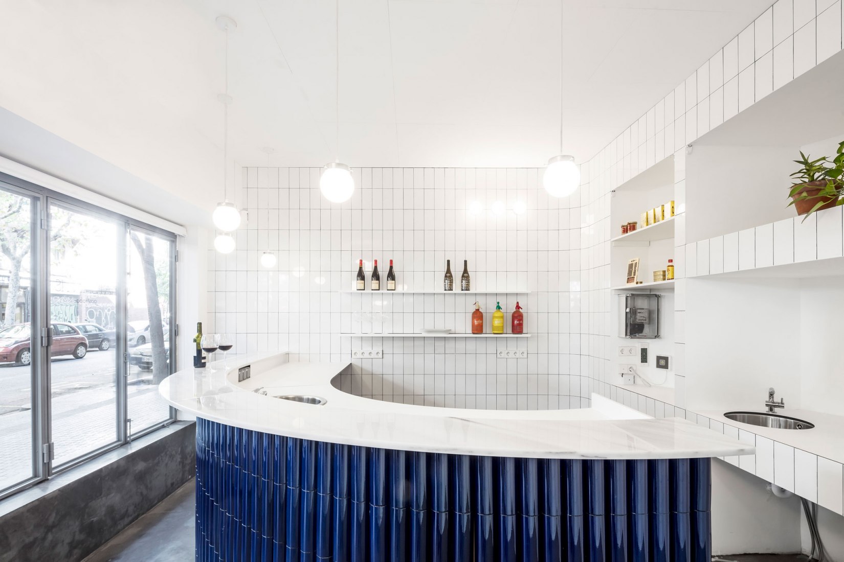 Atlantis gastrobar by Arantxa Manrique arquitectes. Photograph by Adriá Goula.