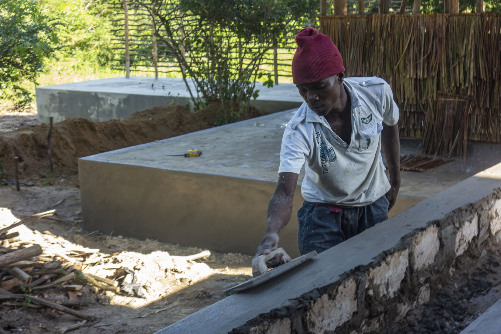 Proceso de construcción. Centro de Educación Eco Moyo por AUG, Architectopia, Jan Kazimierz Godzimirski