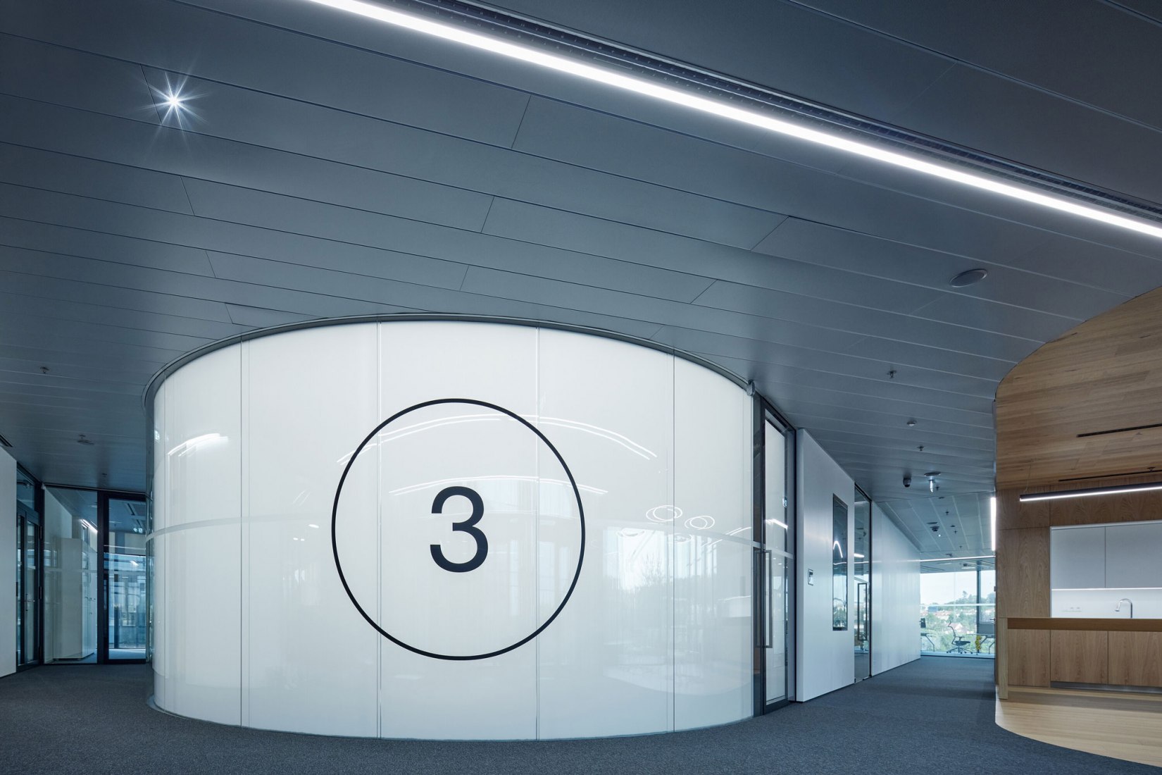 Bořislavka Centre by Aulík Fišer architekti. Photograph by BoysPlayNice.