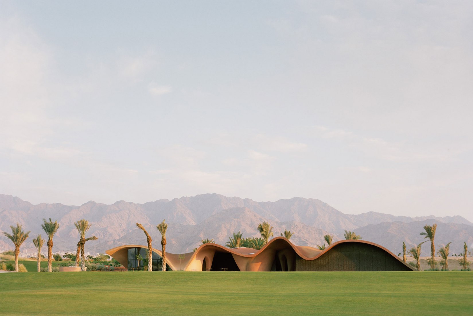 "Ayla Golfclub" by Oppenheim Architecture. Photograph by Rory Gardiner. © 2019 Oppenheim Architecture.