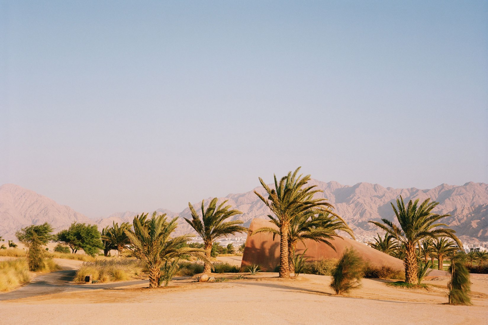 "Ayla Golfclub" by Oppenheim Architecture. Photograph by Rory Gardiner. © 2019 Oppenheim Architecture.
