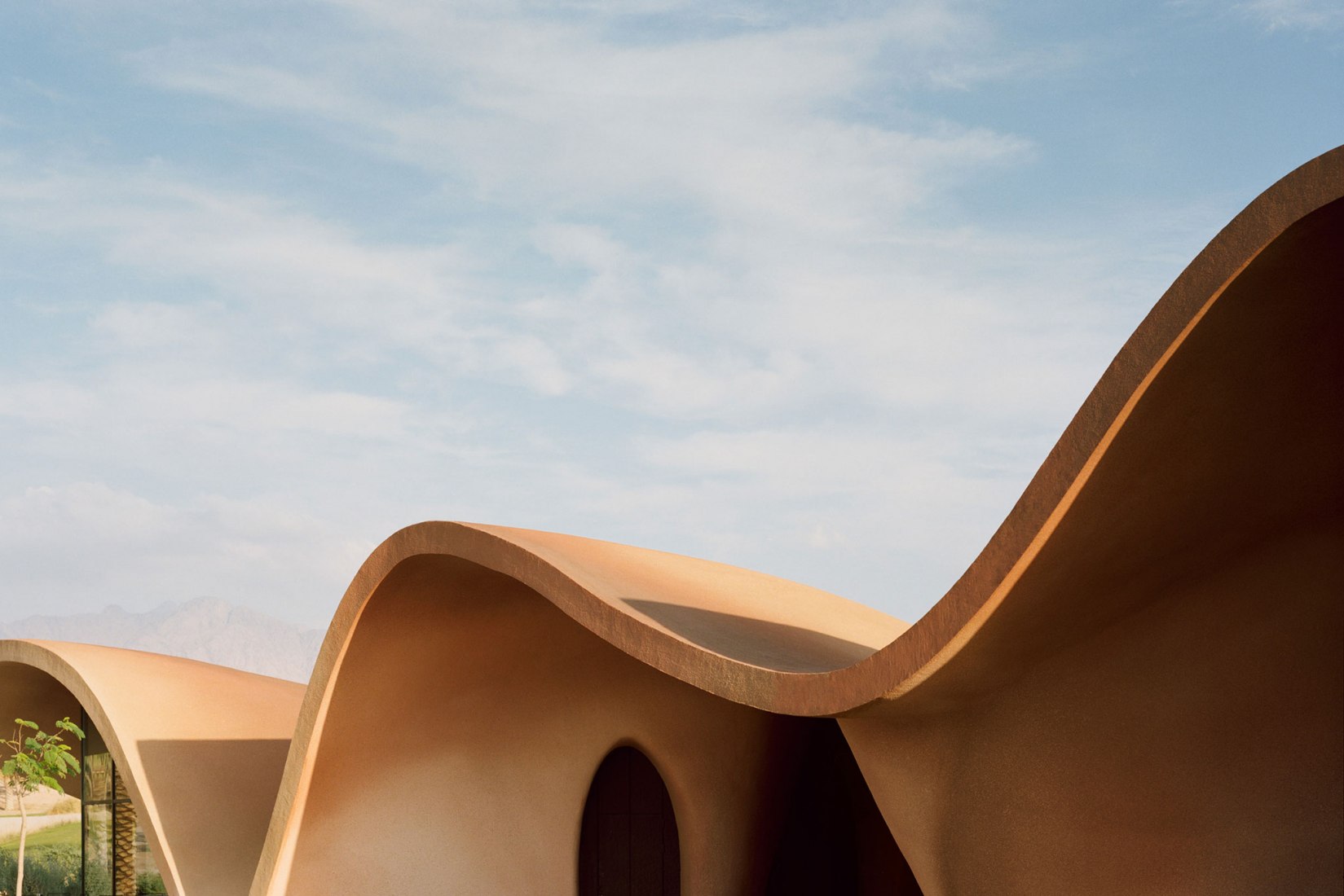 "Ayla Golfclub" by Oppenheim Architecture. Photograph by Rory Gardiner. © 2019 Oppenheim Architecture.