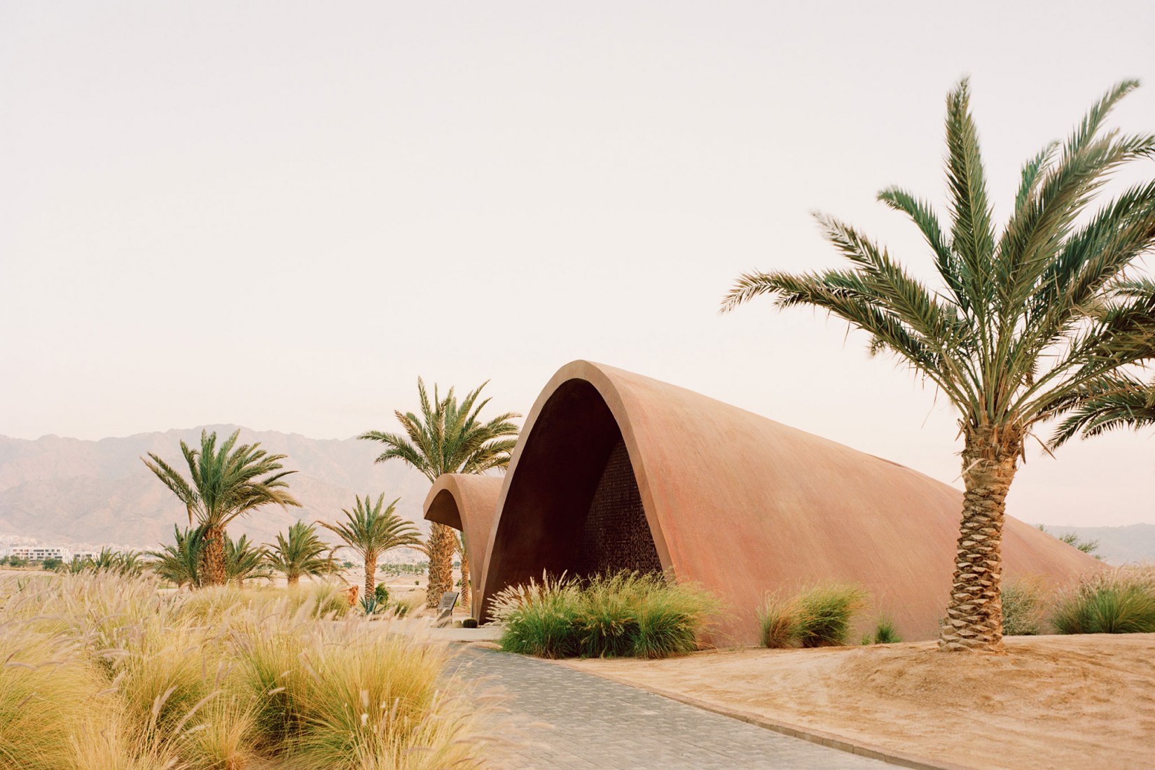 "Ayla Golfclub" by Oppenheim Architecture. Photograph by Rory Gardiner. © 2019 Oppenheim Architecture.