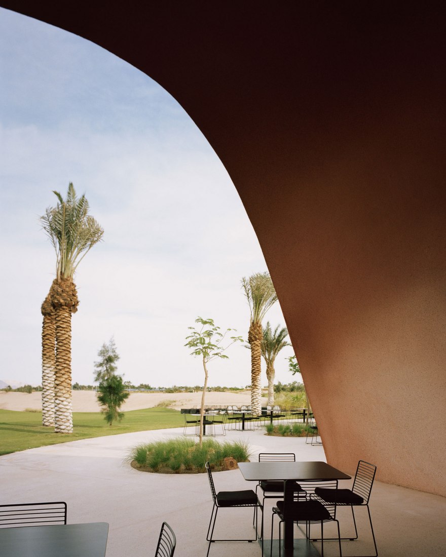 "Ayla Golfclub" by Oppenheim Architecture. Photograph by Rory Gardiner. © 2019 Oppenheim Architecture.