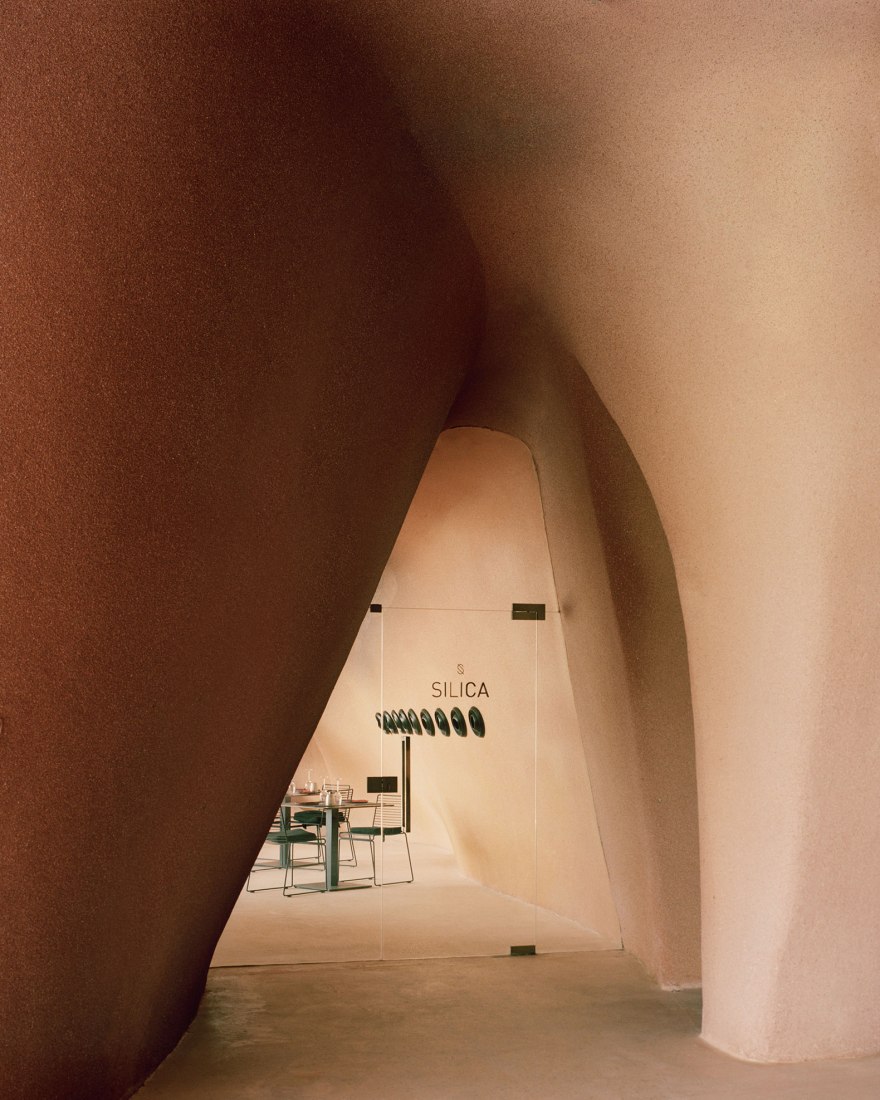 "Ayla Golfclub" by Oppenheim Architecture. Photograph by Rory Gardiner. © 2019 Oppenheim Architecture.