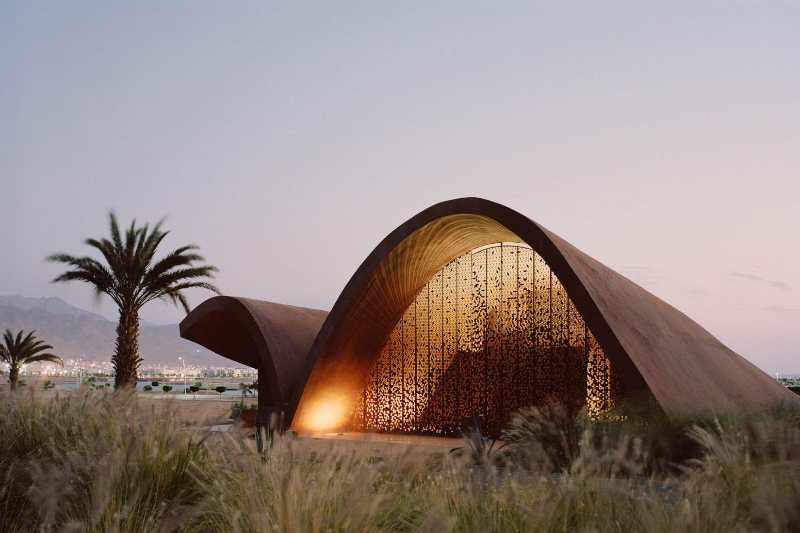 "Ayla Golfclub" by Oppenheim Architecture. Photograph by Rory Gardiner. © 2019 Oppenheim Architecture.
