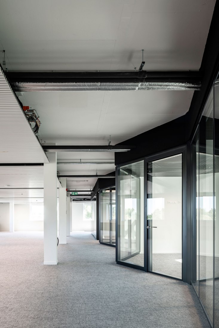 Campus Aquafin por B-architecten. Fotografía por Olmo Peeters.