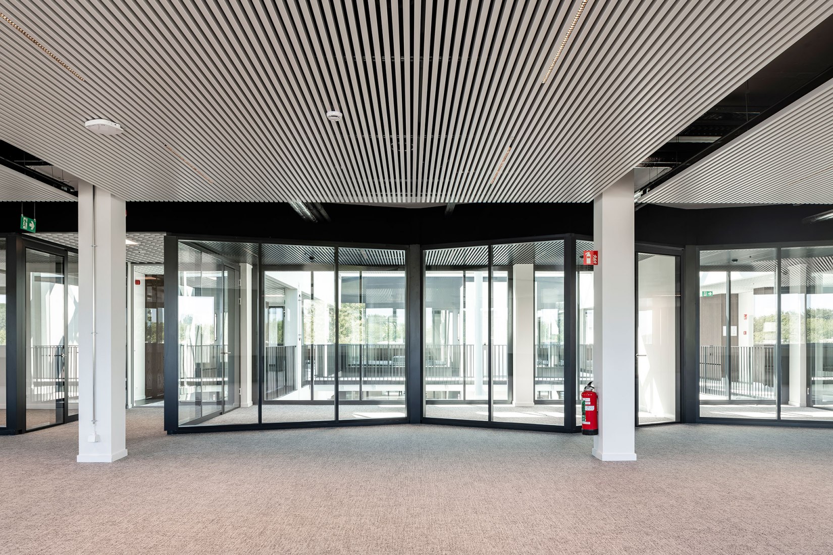 Campus Aquafin por B-architecten. Fotografía por Olmo Peeters.