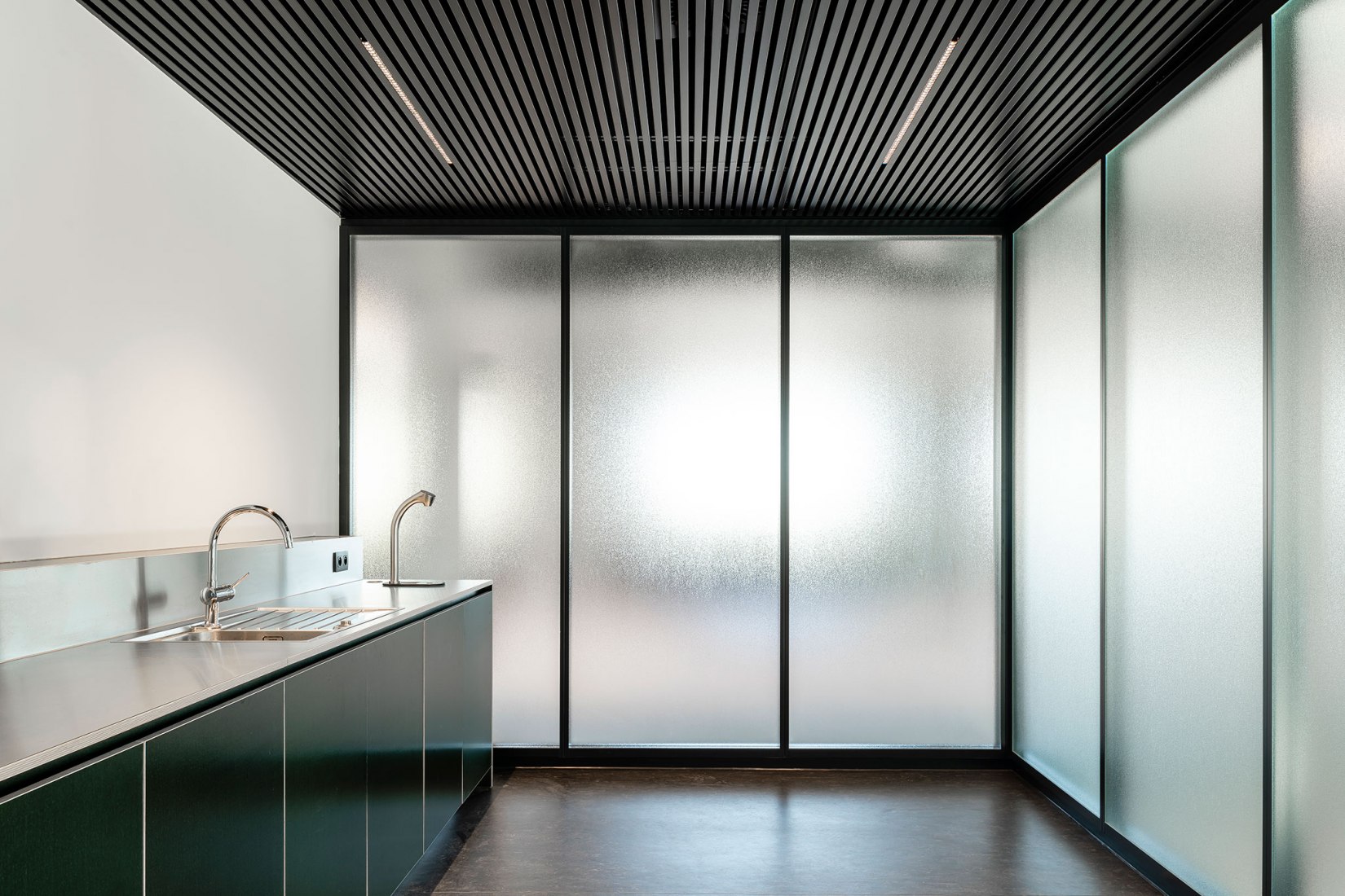 Campus Aquafin por B-architecten. Fotografía por Olmo Peeters.