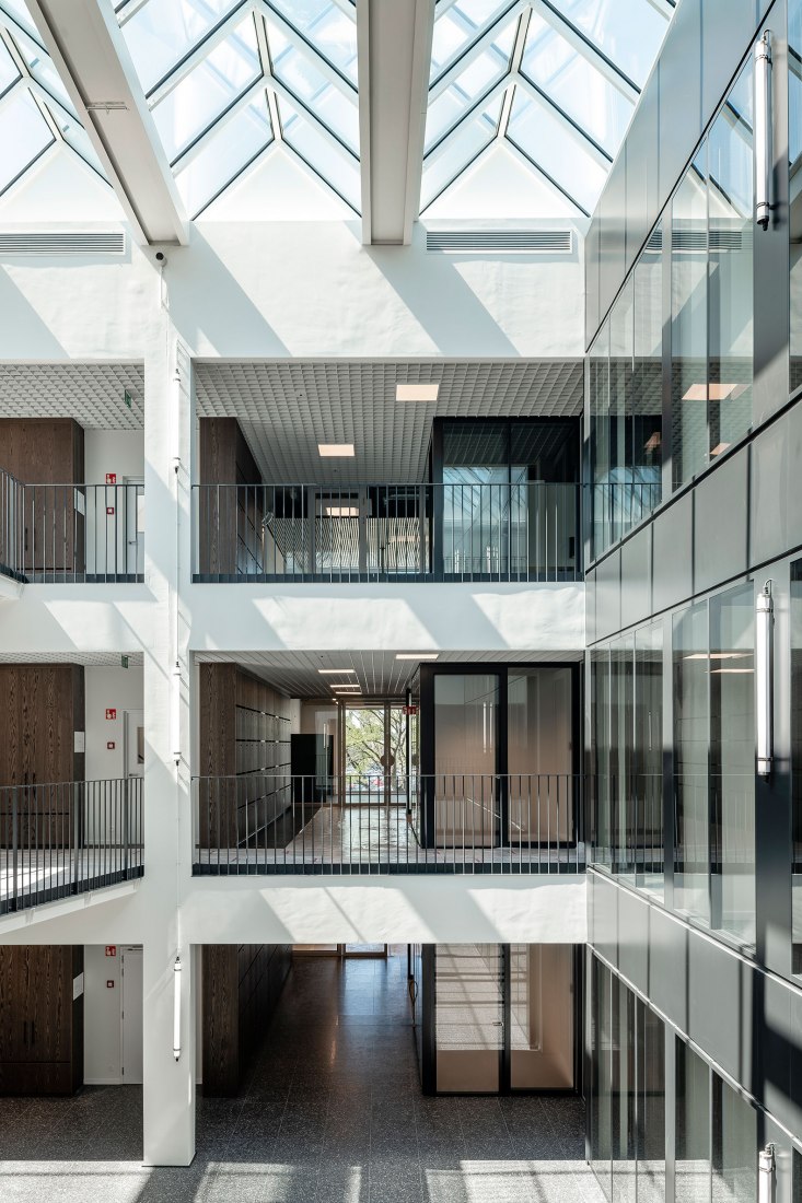 Campus Aquafin por B-architecten. Fotografía por Olmo Peeters.