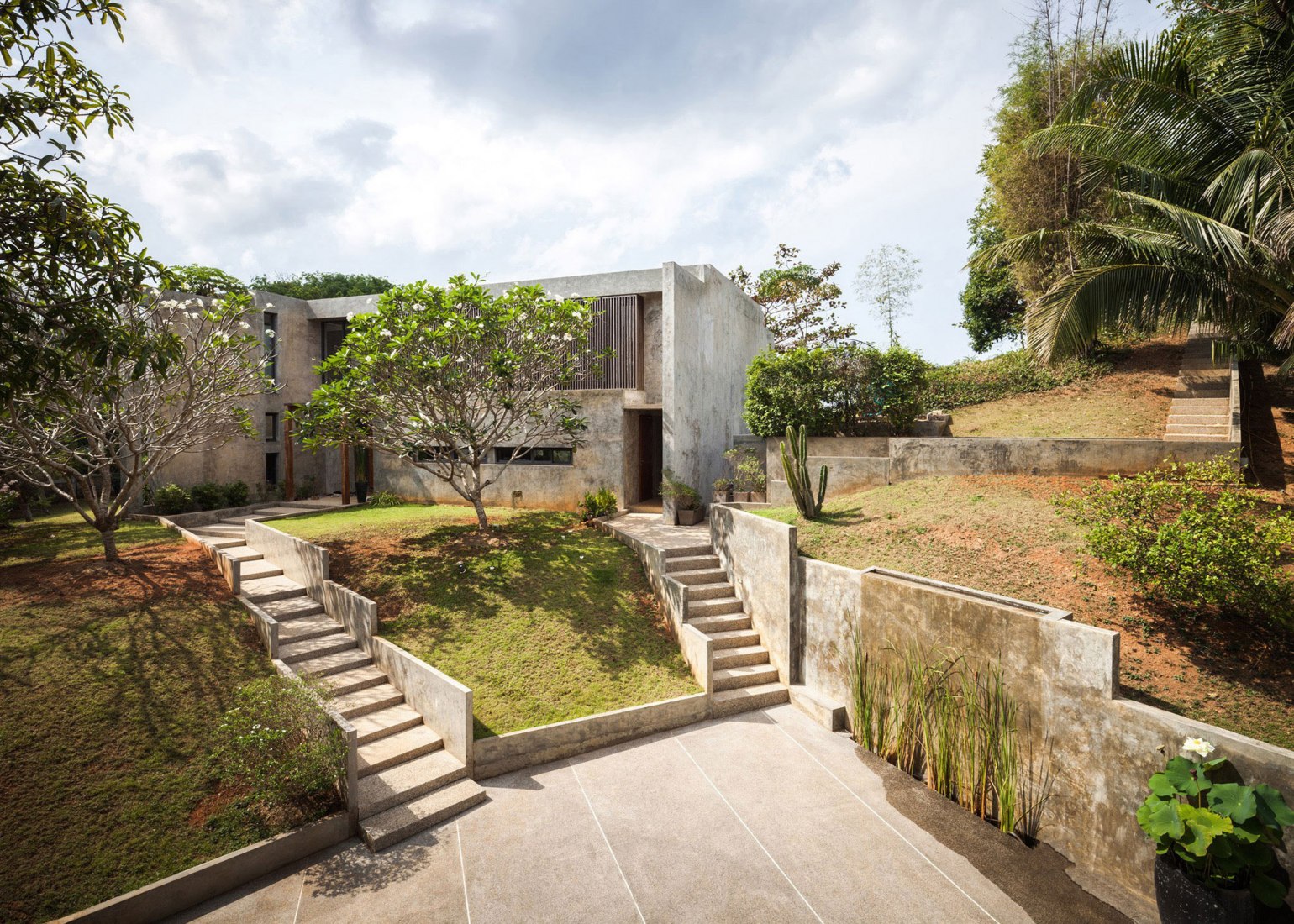 Access. Baan Chan house by Jun Sekino. Photograph © Spaceshift Studio.