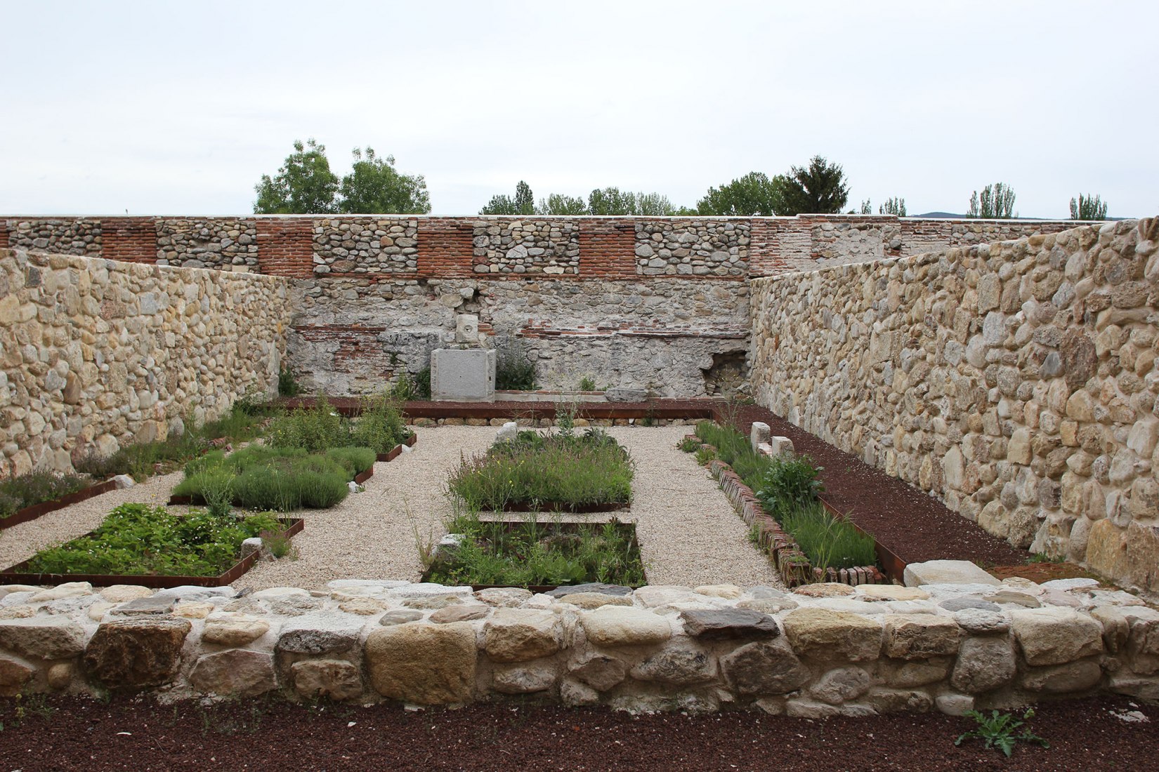 Recuperación de la cilla y jardienes del Monasterio de Santa María de El Paular, por bab arquitectos.