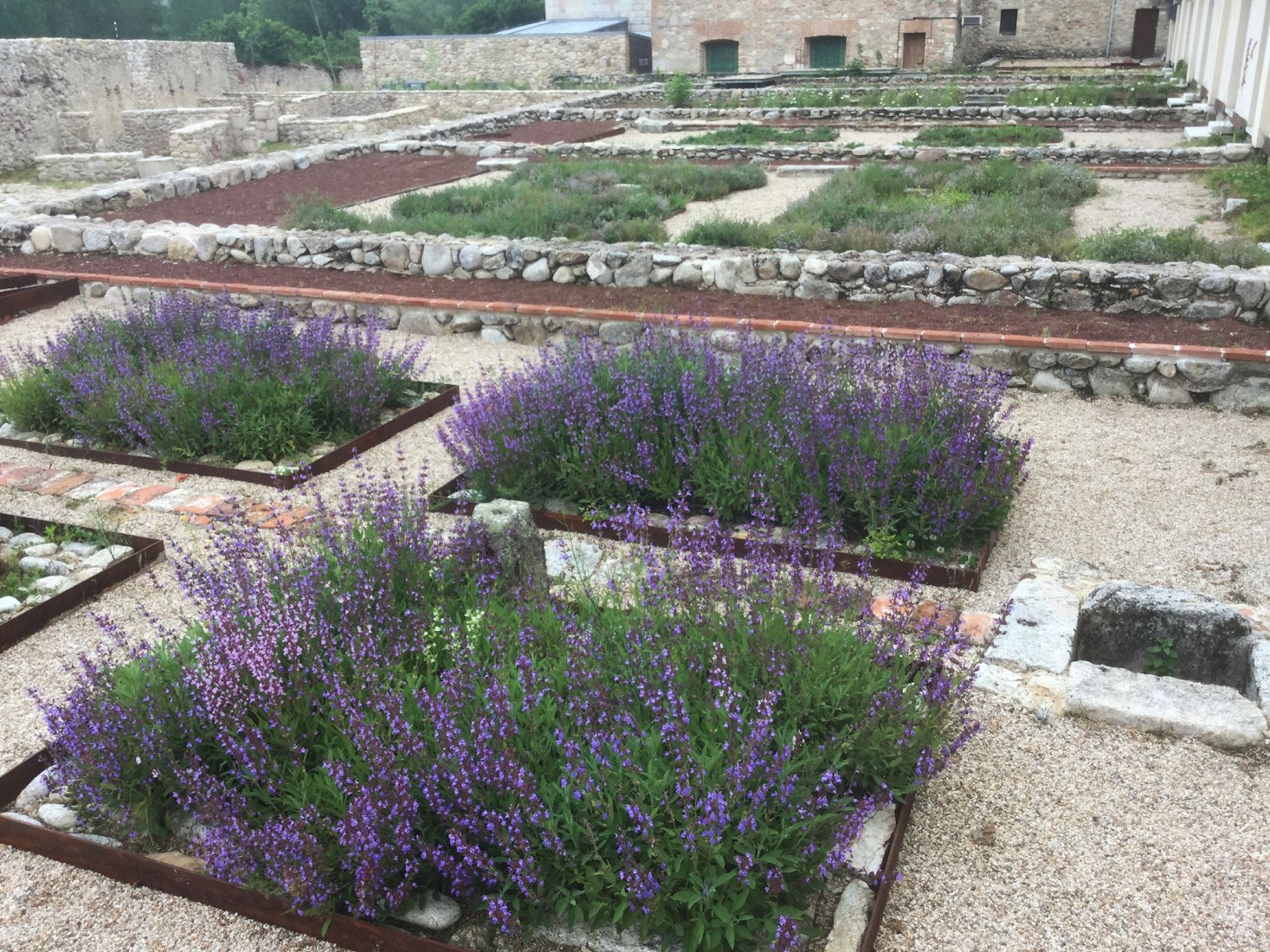 Recuperación de la cilla y jardienes del Monasterio de Santa María de El Paular, por bab arquitectos.