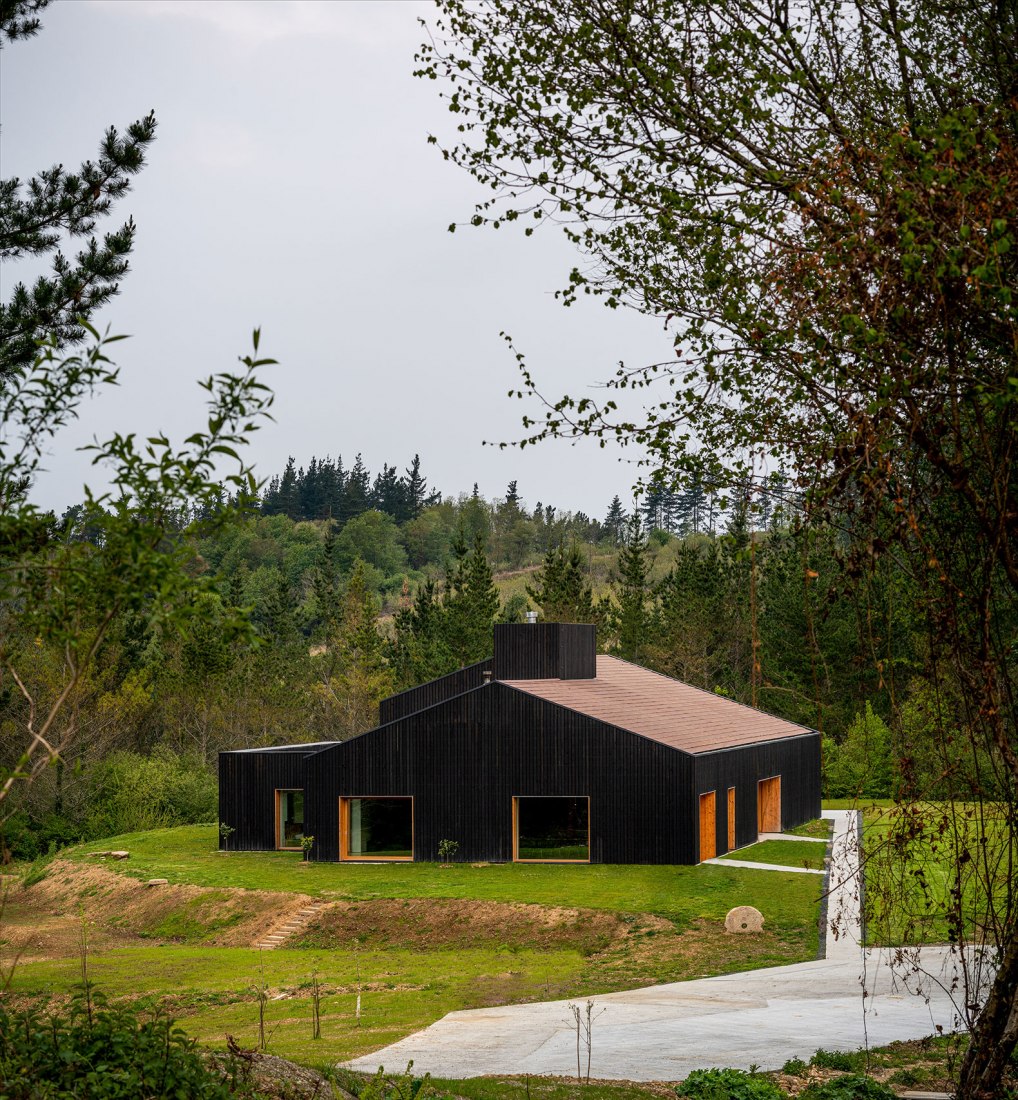 Caserío Azkarraga por BABELstudio y BONADONA Arquitectura. Fotografía por Biderbost Photo.
