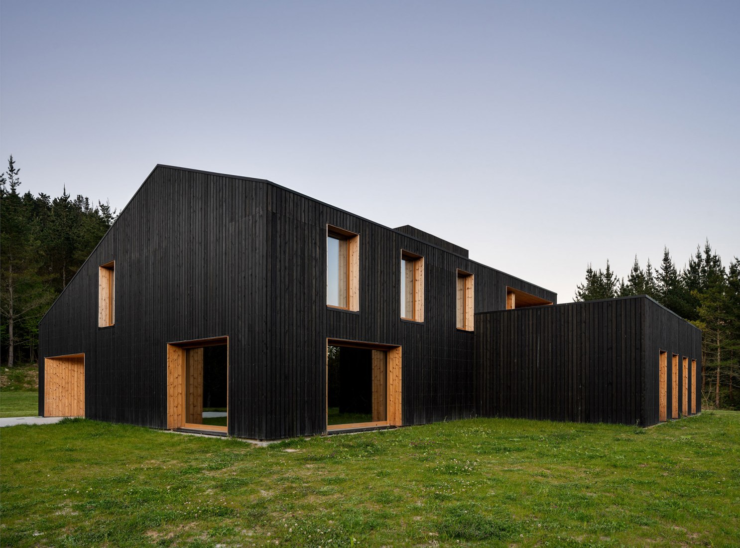 Caserío Azkarraga por BABELstudio y BONADONA Arquitectura. Fotografía por Biderbost Photo.