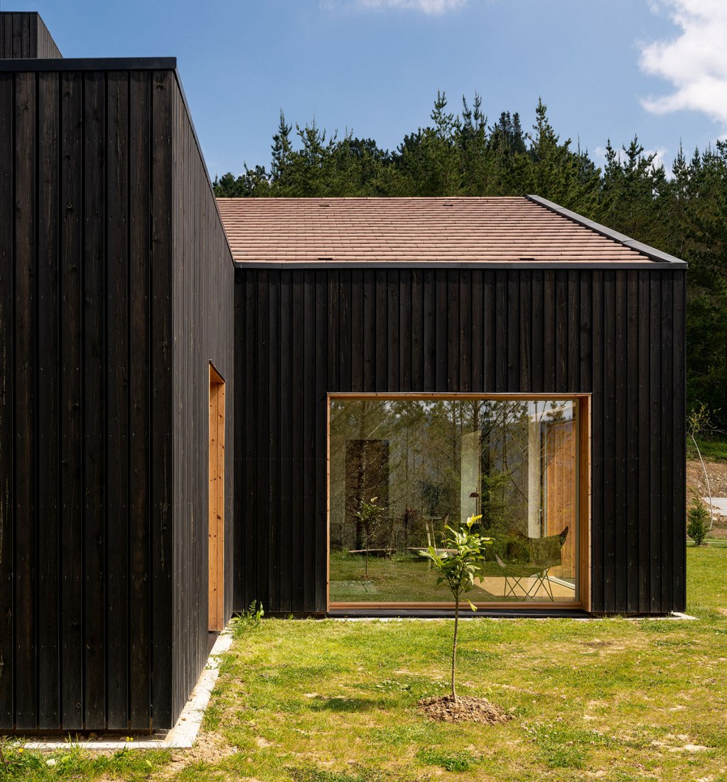Caserío Azkarraga por BABELstudio y BONADONA Arquitectura. Fotografía por Biderbost Photo.