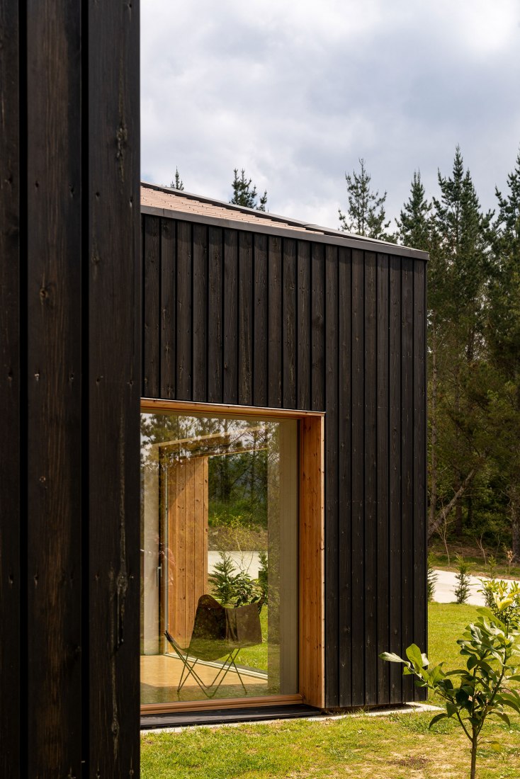 Caserío Azkarraga por BABELstudio y BONADONA Arquitectura. Fotografía por Biderbost Photo.